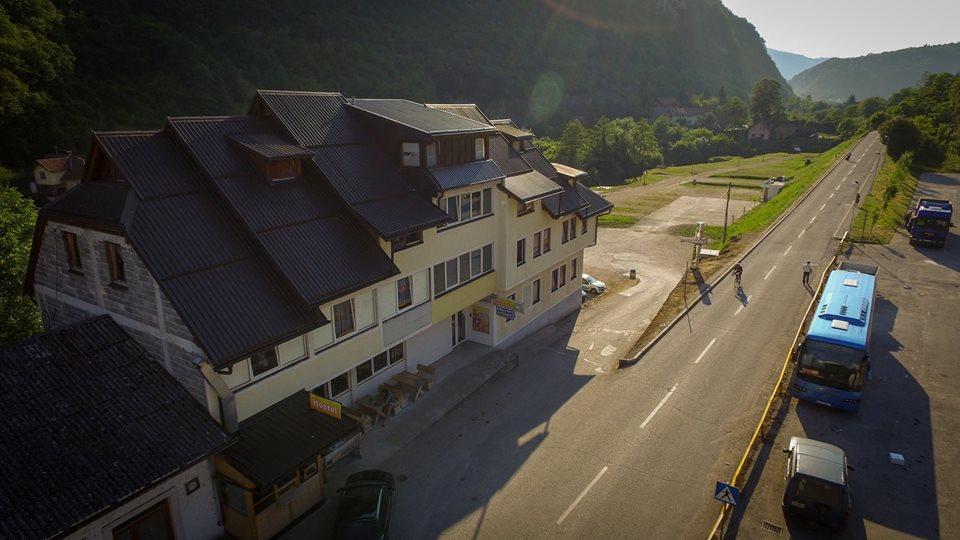 Sobe Sa Kupatilom Jajce Exterior foto