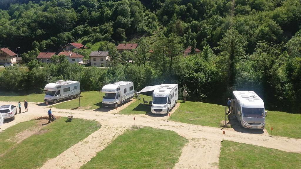 Sobe Sa Kupatilom Jajce Exterior foto