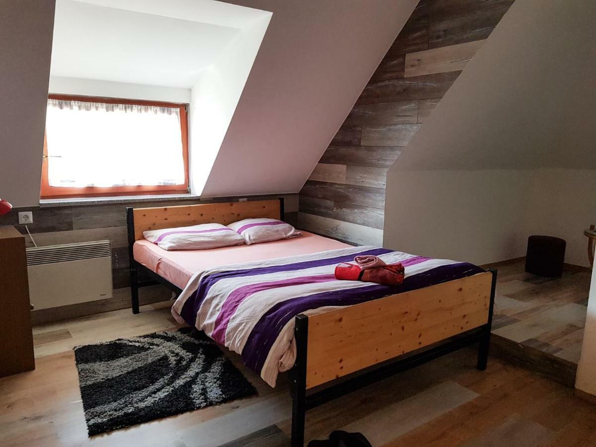 Sobe Sa Kupatilom Jajce Exterior foto